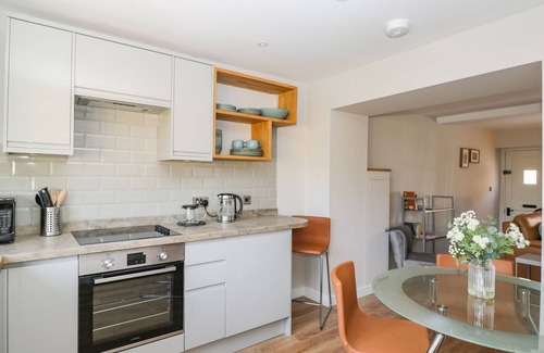 Frome Cottage | TROOPERS COTTAGE, pet friendly, with a garden in Frome