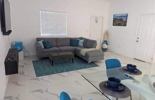 Downtown Fort Lauderdale House | Tropical 1-2BR Retreat Near Beach, Airport & Downtown