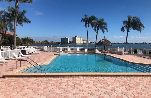 Palma del Mar Condo | Tropical 1 BD 1.5 BA Condo on Isla Del Sol, St Petersburg, Florida