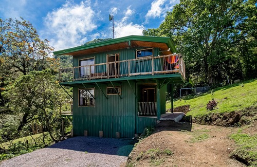 Roble Apartment | Tropical cabana with amazing views & wraparound balcony - dog-friendly