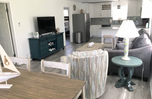 Doctor's Arm House | Tropical Canal-front Cottage in the Lower Florida Keys