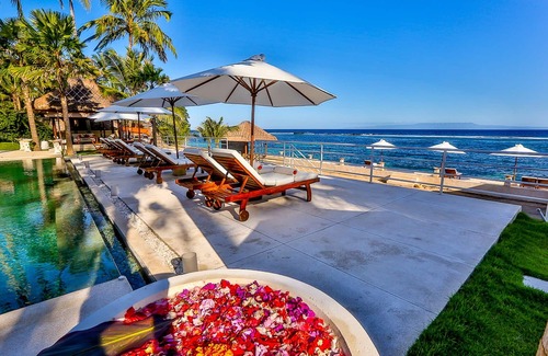 Candi Dasa Villa | Tropical Contemporary Style 4BR Villa, Ocean View - 8Min Drive to Baliana Beach!