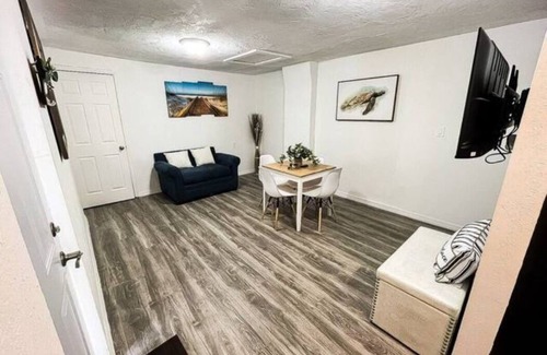 Port Richey Apartment | Tropical Escape Serene Haven with Outdoor Paradise