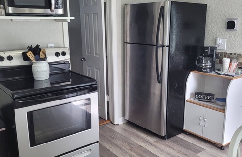 Mango Groves House | Tropical Get-A-Way in charming and serene Lake Worth Beach!