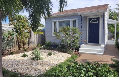 Mango Groves House | Tropical Get-A-Way in charming and serene Lake Worth Beach!
