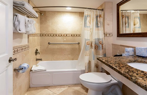Captiva Hotel | Tropical Haven: 3BR Bay Suite w/Balcony Views | Kitchen | Onsite Pool | Parking