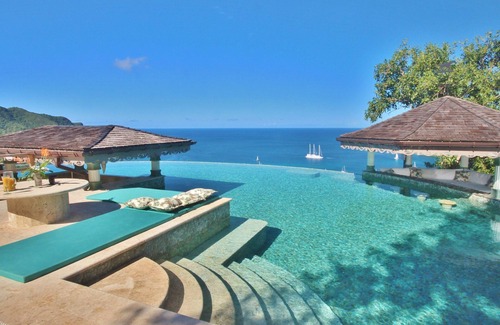 Friendship Bay Cottage | Tropical Hideaway Palm Cottage - Stunning Views - 5* Boutique Accommodation