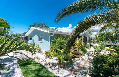 South Venice House | Tropical house and pool - 1/2 mile away from beach