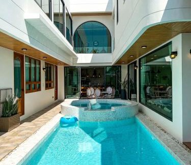 San Klang Villa | Tropical Luxury Pool Villa near Golf Courses
