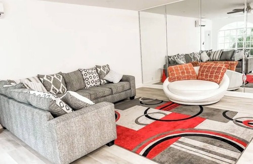 Parkland Apartment | Tropical Oasis in The highly sought after Parkland FL 13 miles from the BEACH