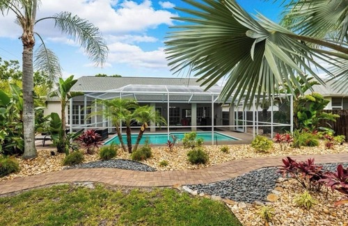 Providence Lakes House | Tropical Oasis W/pool & hot tub