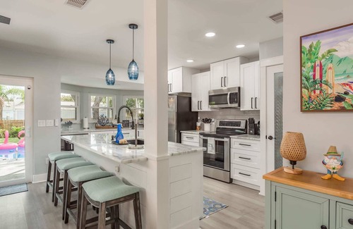 Tarpon Springs House | Tropical Oasis with Heated Pool