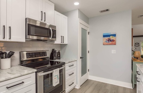 Tarpon Springs House | Tropical Oasis with Heated Pool