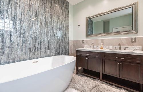 Boynton Beach House | Tropical Oasis with Heated Pool