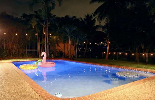 Cooper City Villa | Tropical Oasis with Heated Salt Water Pool & Bar!