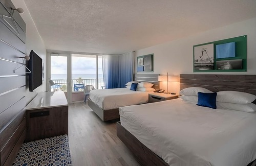 Fort Walton Beach Hotel | Tropical Paradise Nestled by Wild Willy's Adventure Zone with Outdoor Pool