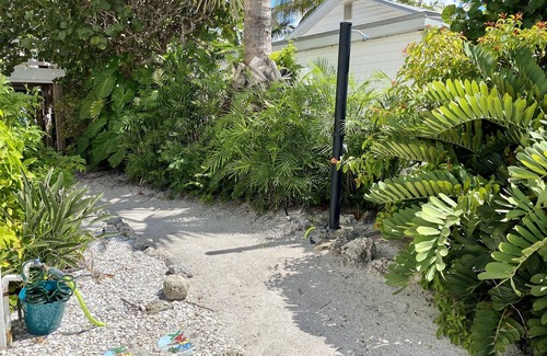 Ilexhurst Cottage | Tropical Paradise On The Beach Permit VRC17-000168