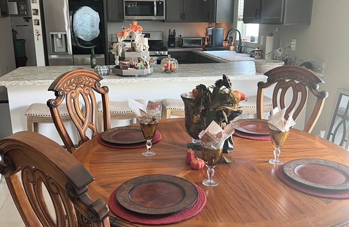 Wildwood Villa | Tropical Paradise in the heart of theVillages. Minutes from Brownwood