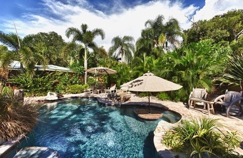 Palmetto House | TROPICAL POOL, PRIVACY! ON WATER! BOAT OPTION, WKLY/MO DISCOUNTS, PETS WELCOME!
