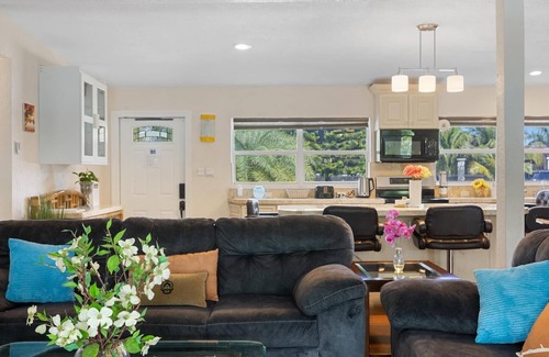 Sunset House | Tropical salt water pool home close to beaches,Hard Rock,Airport and Downtown!
