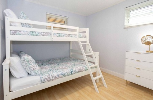 Boynton Beach Villa | Tropical Spa Escape Sauna/Pool/Hot tub Firepit BBQ 4Bdr Hosted be Relaxtay