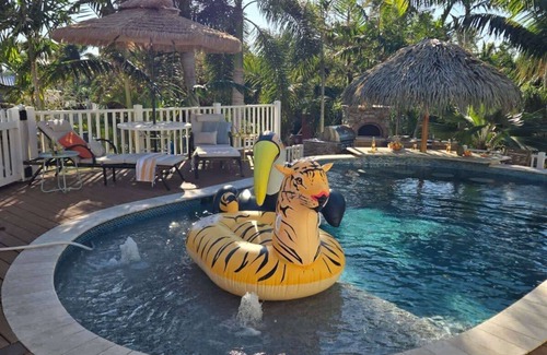 Biggar Villa | Tropical Studio with Pool & Lake Access!