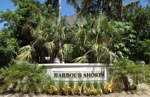 Dunmore Town House | Tropical Vacation at this Beautiful Town Home with Pool for the Holidays. #3