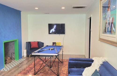 Griffin House | Tropical vibes/Hot tub/NEW BEDS Gated backyard/Pool Table/Gazebo/Garden/Fire Pit
