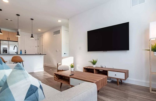 Hancock Apartment | Troubadour Landing #458 I Modern 1 Bed Apt in Austin