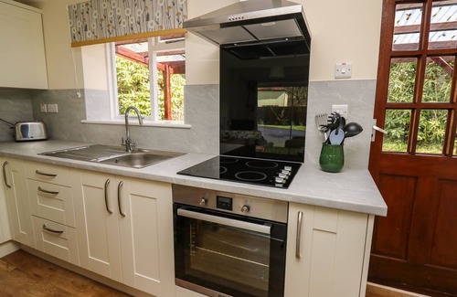 Llanwrthwl Cottage | TROUT COTTAGE, with a garden in Llanwrthwl