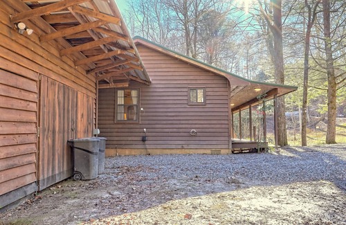 Marble Cabin | Trout Creek Getaway. 2 bedroom, 2 bathroom cabin on the creek with HOT TUB!
