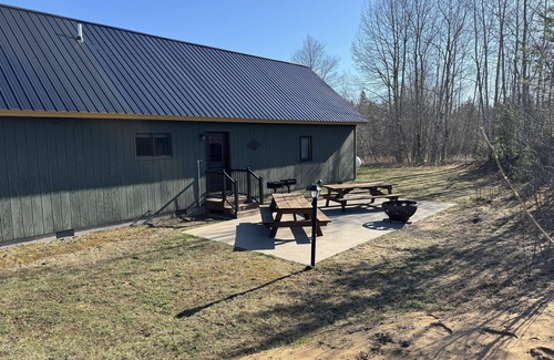 Rudyard House | TROUT LAKE - Unique U.P. Lodge on Trail - Sleeps 18 - Starlink internet!