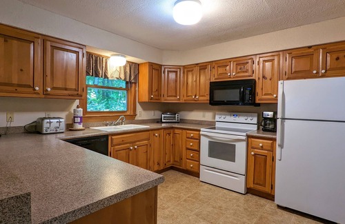 Moultonborough Cabin | Trout Pond House with Lake Kanasatka Beach access!