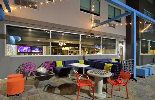Bryan Hotel | Tru by Hilton Bryan College Station