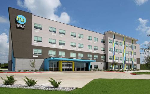 Bryan Hotel | Tru by Hilton Bryan College Station