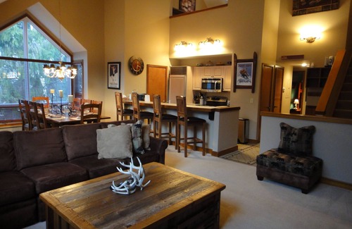 West Dover Condo | True Ski In/Ski Out 3 Bedroom End Unit Directly On Mount Snow
