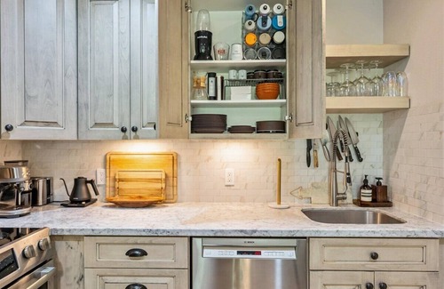Park City Condo | True ski in with mountain & pond views, sauna & hot tub.