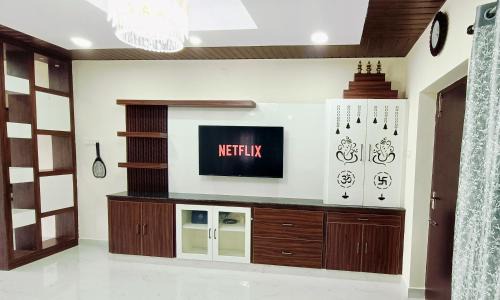 Tirupati Apartment | TrueLife - Chinmai Nivas - Breakfast Included - Modern 2BHK homes for families - Tirumala Mountain View - Fast WiFi - Many restaurants nearby - Hall, AC bedrooms, Modular Kitchen - Android TV - 250 Jio Channels - Top Service with lots of Love