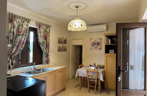 Alberobello Villa | Trulli Bianchi. Characteristic stone trullo with private pool and panoramic view