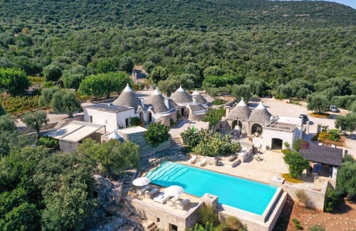 L'Assunta Villa | Trulli complex with luxurious infinity pool overlooking the sea