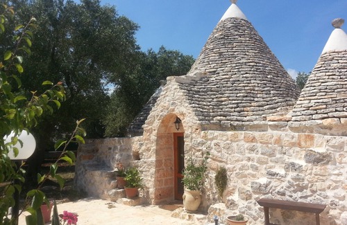 Ceglie Messapica Cottage | TRULLO in an evergreen olive grove in Salento, Apulia.