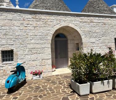 Specchiaruzzo House | Trullo in vigna