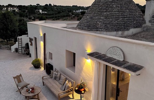 Specchiaruzzo Villa | Trullo Uccello - 3 bed with pool, air-con, large pool and stunning sunsets!