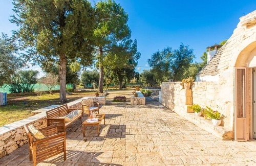 San Vito dei Normanni Villa | Trullo with baby pool. NEAR THE SEA - PRIVACY - Fenced Garden - Yes pets - Wifi