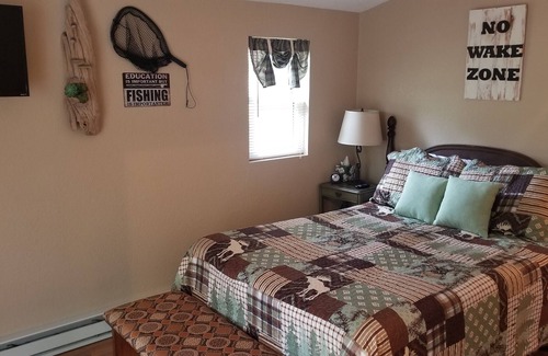 Warsaw Cottage | Truman Lake, Modern, Quaint, Private Cottage-Now w/Paved Drives & Queen Num Bed