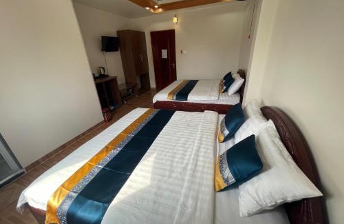 Nui Sam Hotel | Trung Hiếu Hotel - bên cạnh Miếu Bà Chúa Xứ