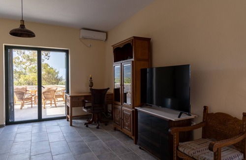 Omales Apartment | Tsopakas Artsi maisonette,Near tavern,Beach,Mani