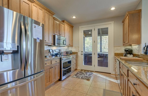 Bear Lake Reserve House | Tuckasegee Home w/ Private Hot Tub & Pool Table!
