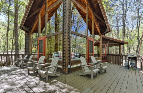 Walnut Mountain Cabin | Tucked Away - 3 BR, 2 BA, Tree Top Chalet