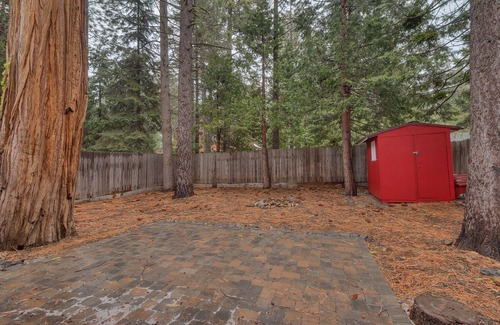 Tahoma Cabin | Tucked Inn - Cozy 1BR 1BA Cabin in Tahoma – Fenced Backyard, Dog Friendly